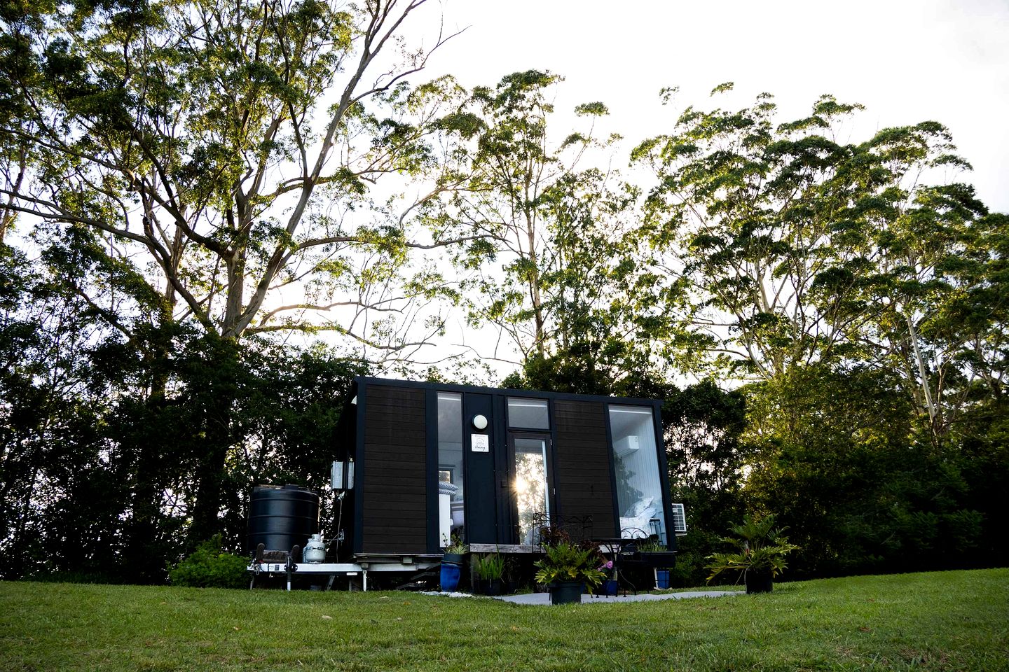 Charming Tiny House with Stunning Landscapes and Abundant Wildlife in Queensland, Australia