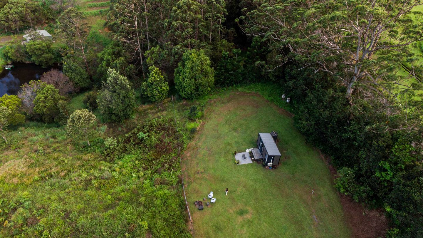 Charming Tiny House with Stunning Landscapes and Abundant Wildlife in Queensland, Australia