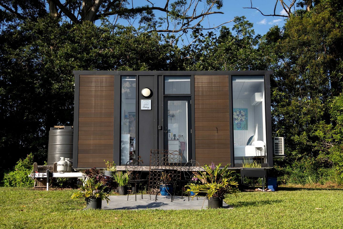 Charming Tiny House with Stunning Landscapes and Abundant Wildlife in Queensland, Australia