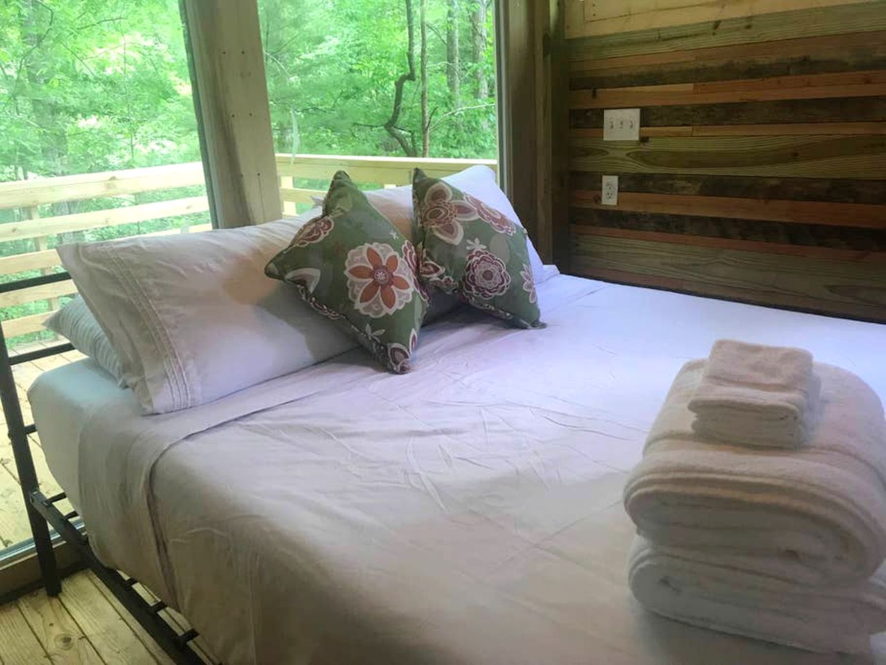 Charming Tree House with a Hot Tub in Chattahoochee National Forest, Georgia