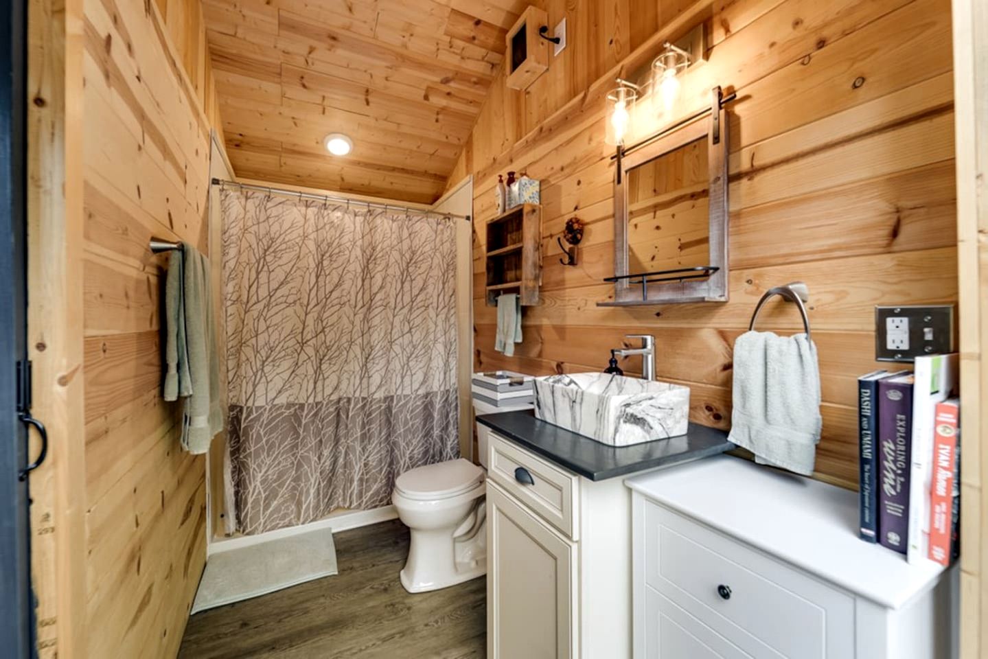 Charming 2-Bedroom Cabin Retreat in Sylva, NC for a Perfect Mountain Escape