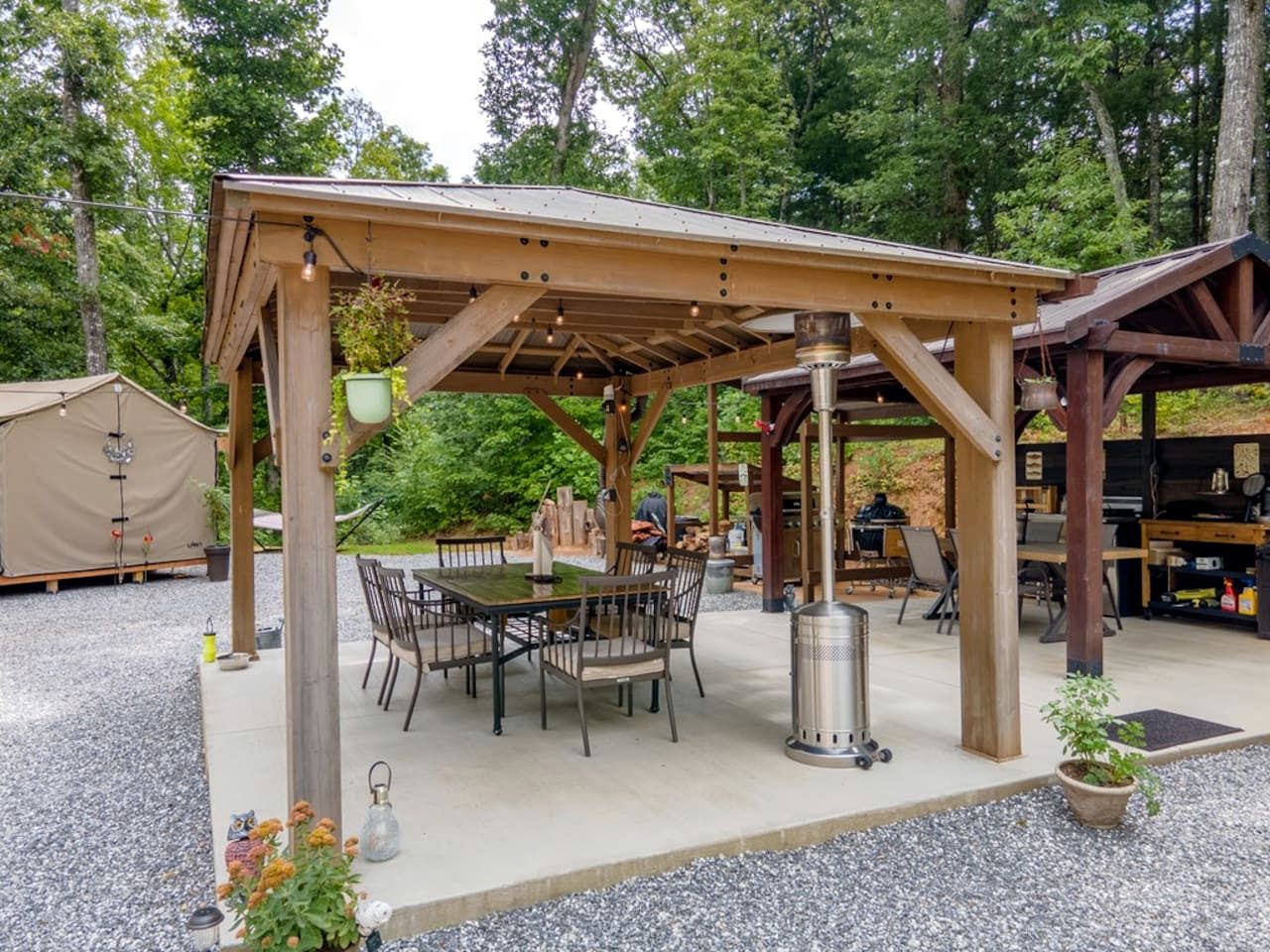 Charming 2-Bedroom Cabin Retreat in Sylva, NC for a Perfect Mountain Escape