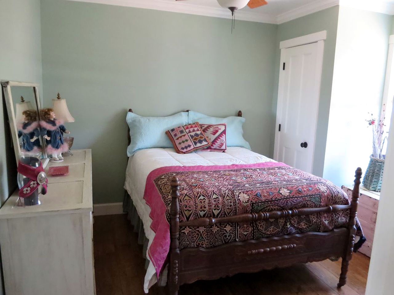 Charming Two-Story Ranch with an Outdoor Lounge in Williams, Arizona