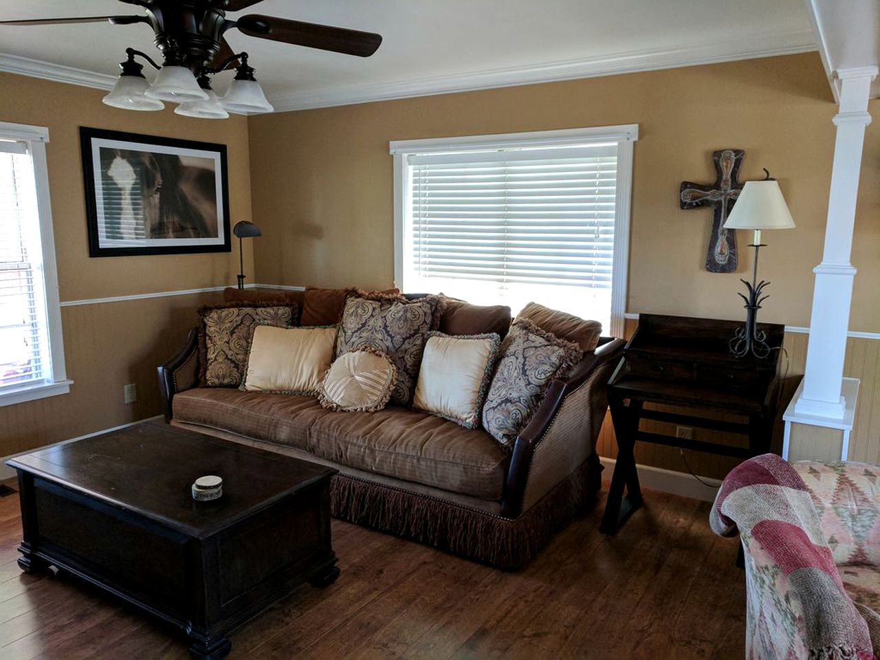 Charming Two-Story Ranch with an Outdoor Lounge in Williams, Arizona