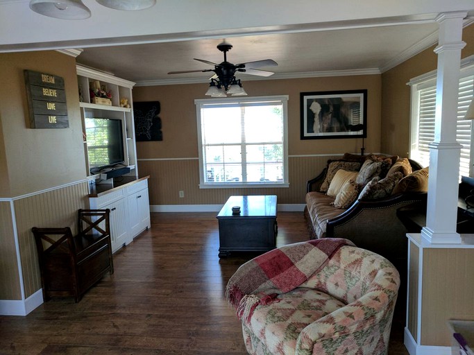 Cabins (Williams, Arizona, United States)