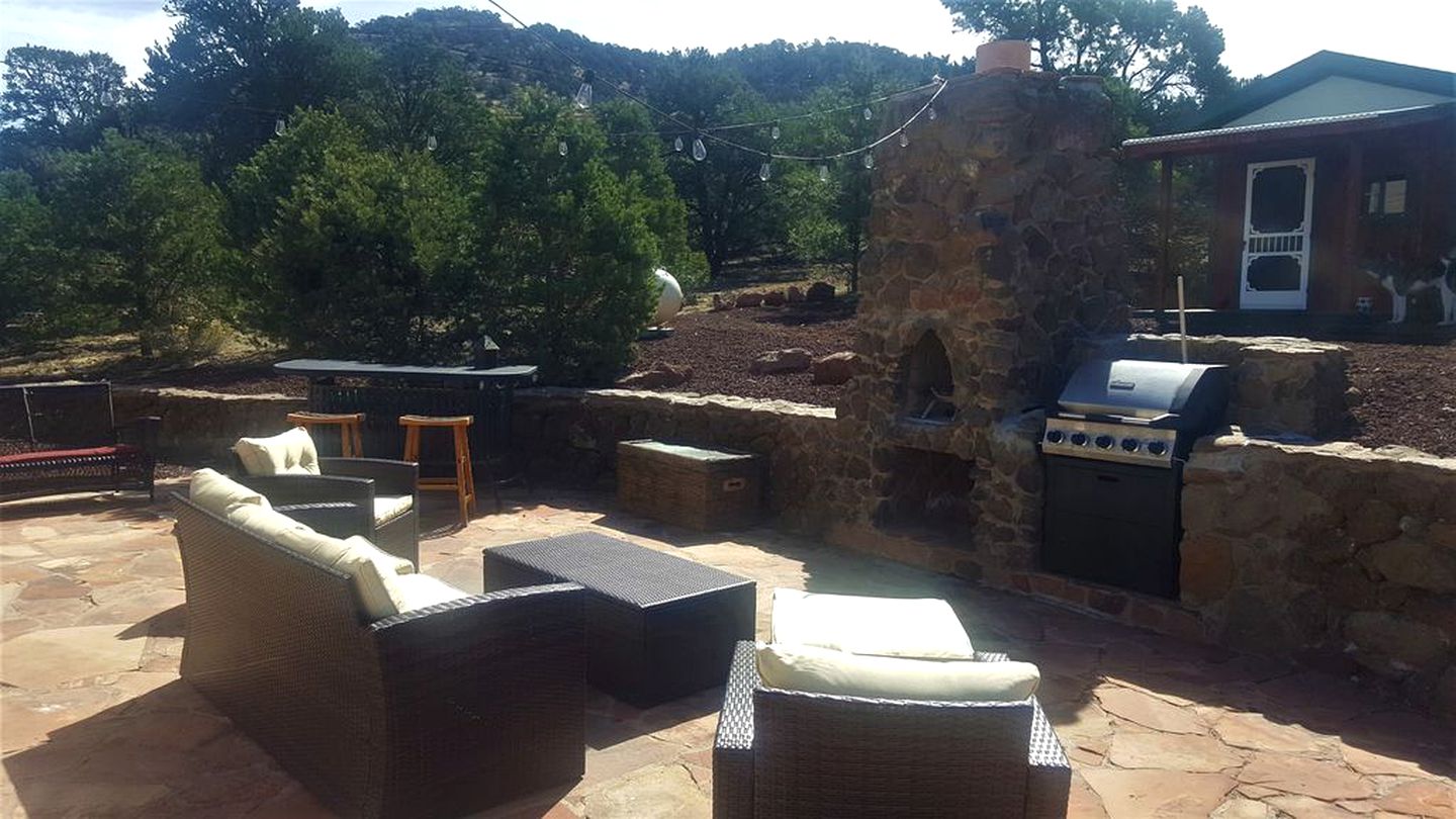 Charming Two-Story Ranch with an Outdoor Lounge in Williams, Arizona