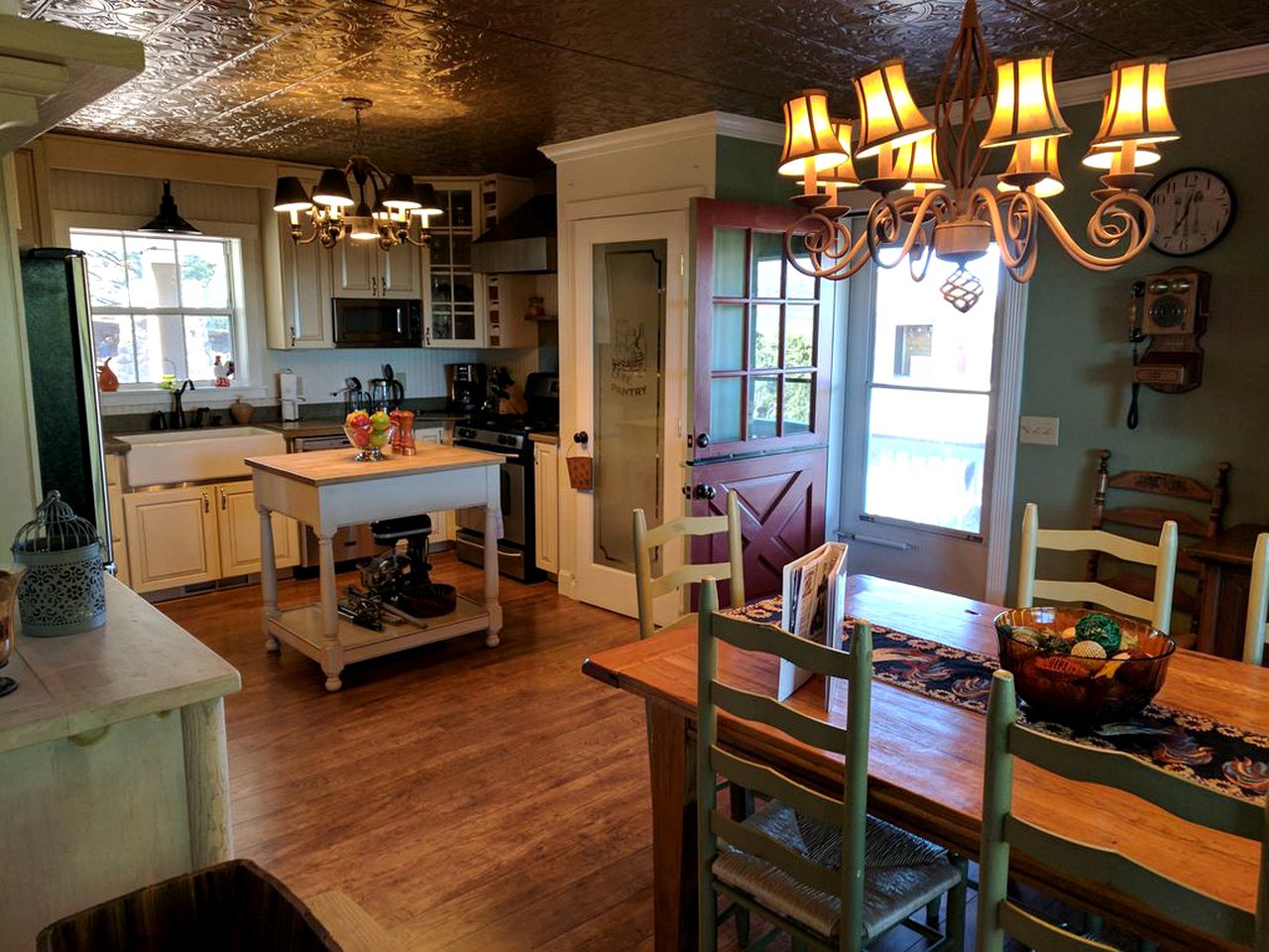 Charming Two-Story Ranch with an Outdoor Lounge in Williams, Arizona