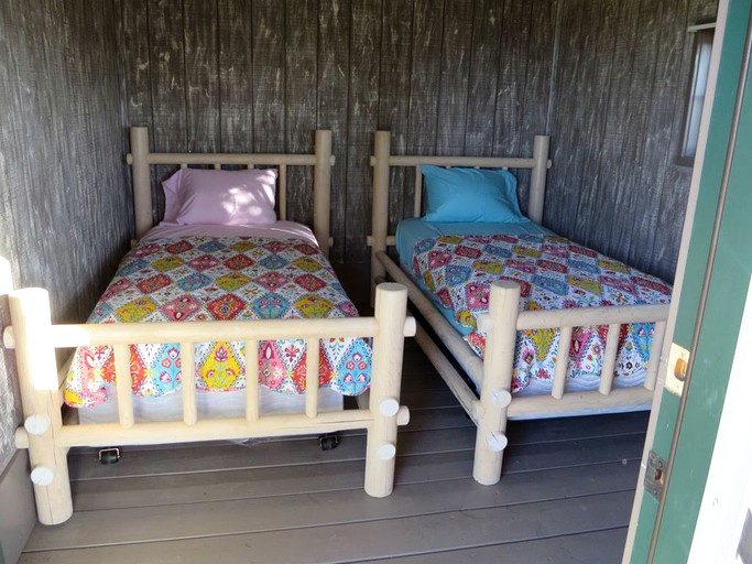 Cabins (Williams, Arizona, United States)