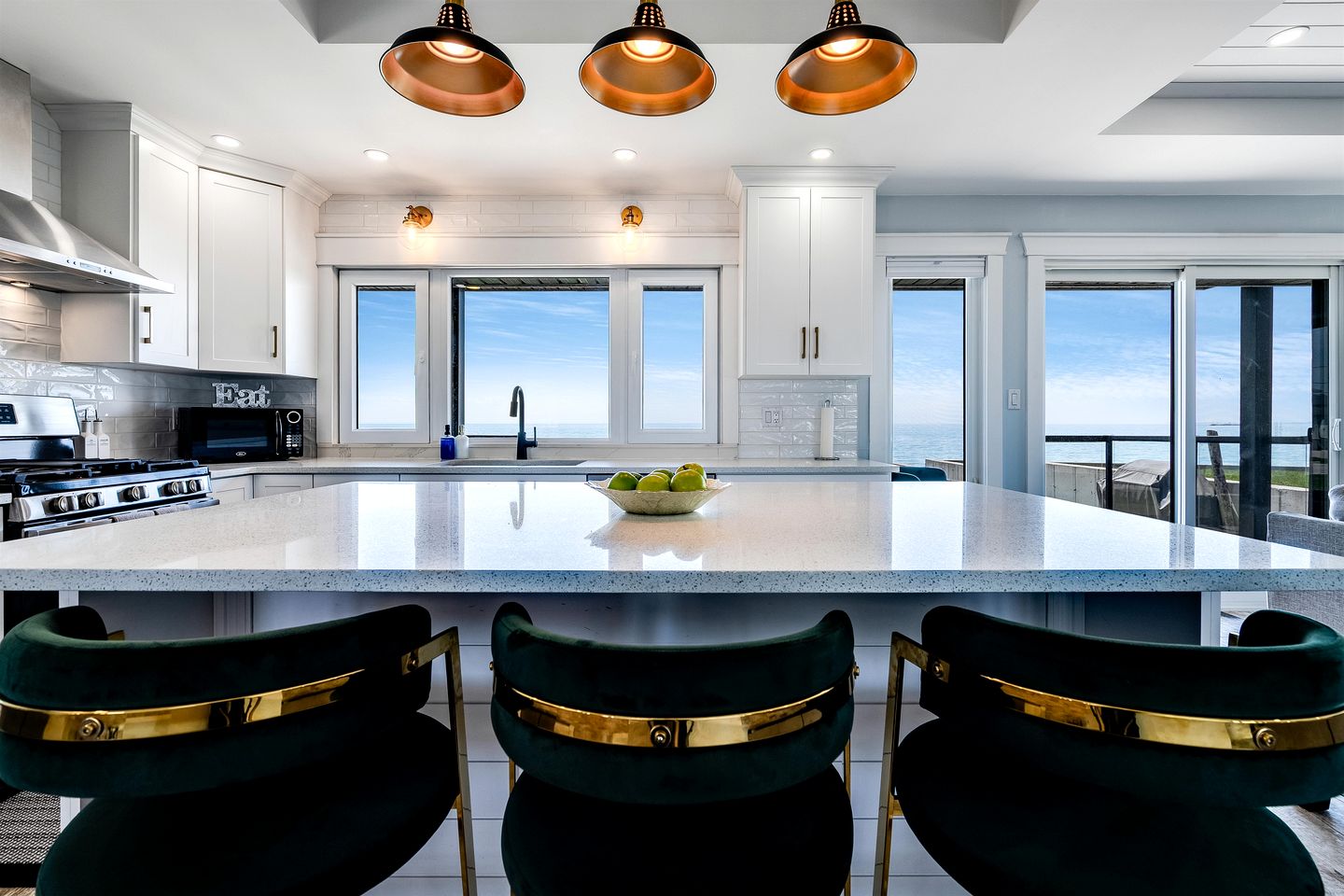 Charming Lakefront Vacation Rental on Lake Erie for a Memorable Family Escape in Leamington, Ontario