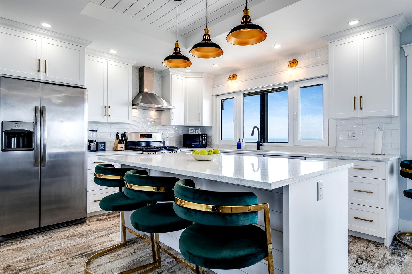 Charming Lakefront Vacation Rental on Lake Erie for a Memorable Family Escape in Leamington, Ontario