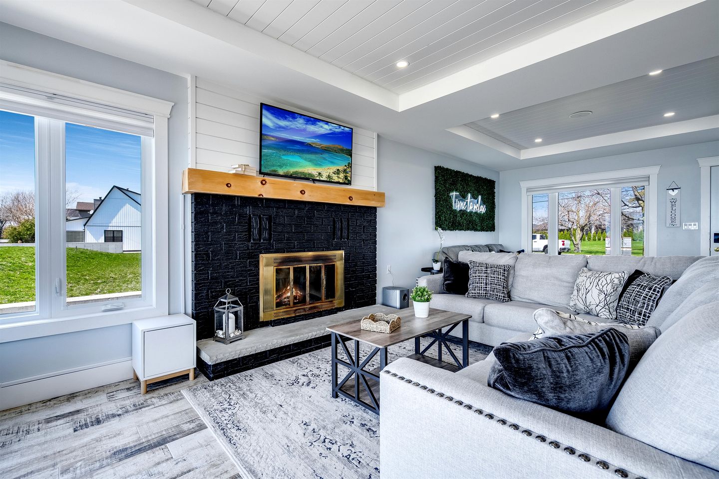 Charming Lakefront Vacation Rental on Lake Erie for a Memorable Family Escape in Leamington, Ontario