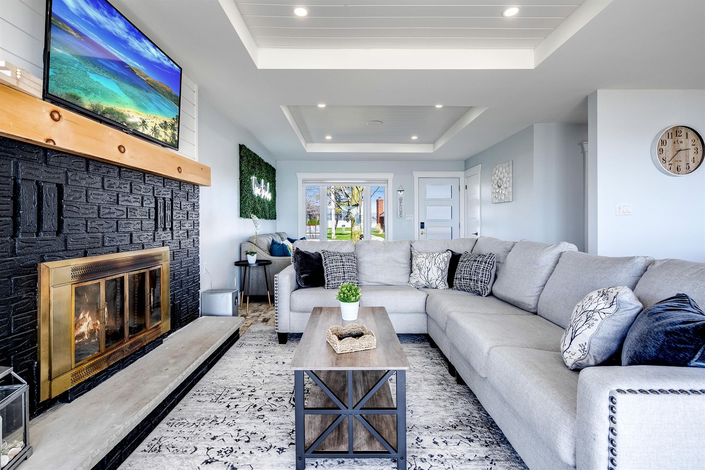 Charming Lakefront Vacation Rental on Lake Erie for a Memorable Family Escape in Leamington, Ontario