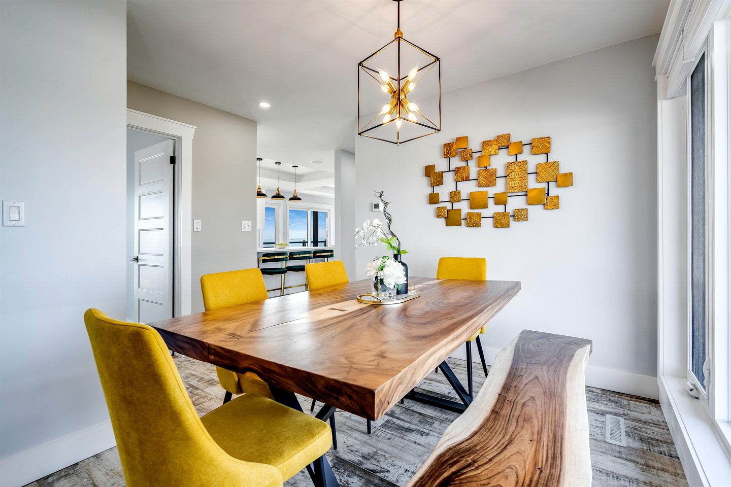 Charming Lakefront Vacation Rental on Lake Erie for a Memorable Family Escape in Leamington, Ontario