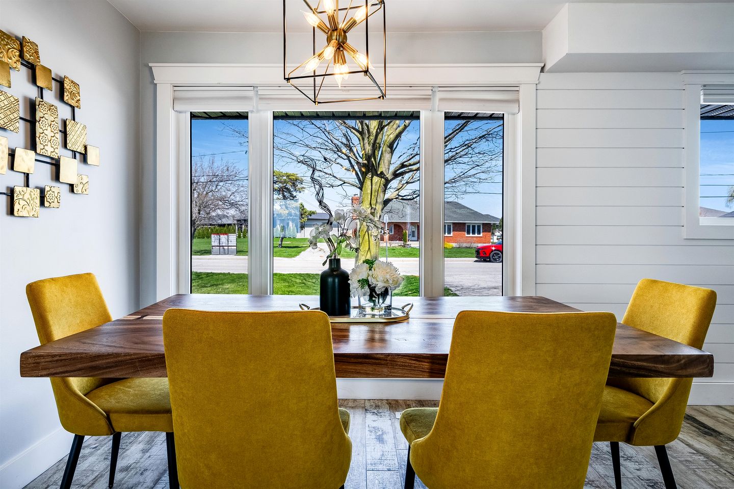 Charming Lakefront Vacation Rental on Lake Erie for a Memorable Family Escape in Leamington, Ontario