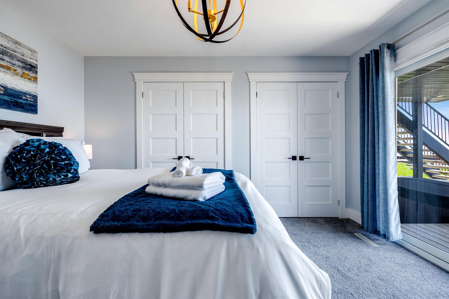 Charming Lakefront Vacation Rental on Lake Erie for a Memorable Family Escape in Leamington, Ontario