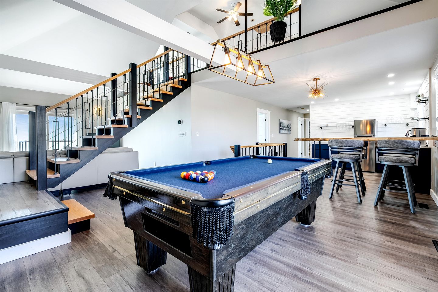 Charming Lakefront Vacation Rental on Lake Erie for a Memorable Family Escape in Leamington, Ontario