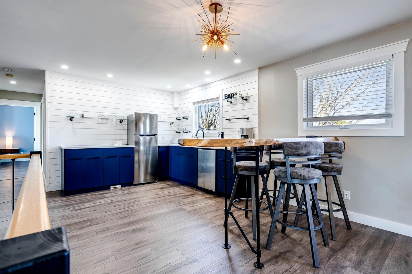 Charming Lakefront Vacation Rental on Lake Erie for a Memorable Family Escape in Leamington, Ontario