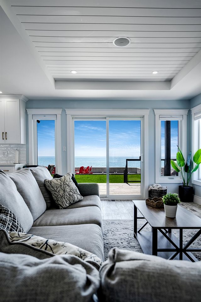 Charming Lakefront Vacation Rental on Lake Erie for a Memorable Family Escape in Leamington, Ontario