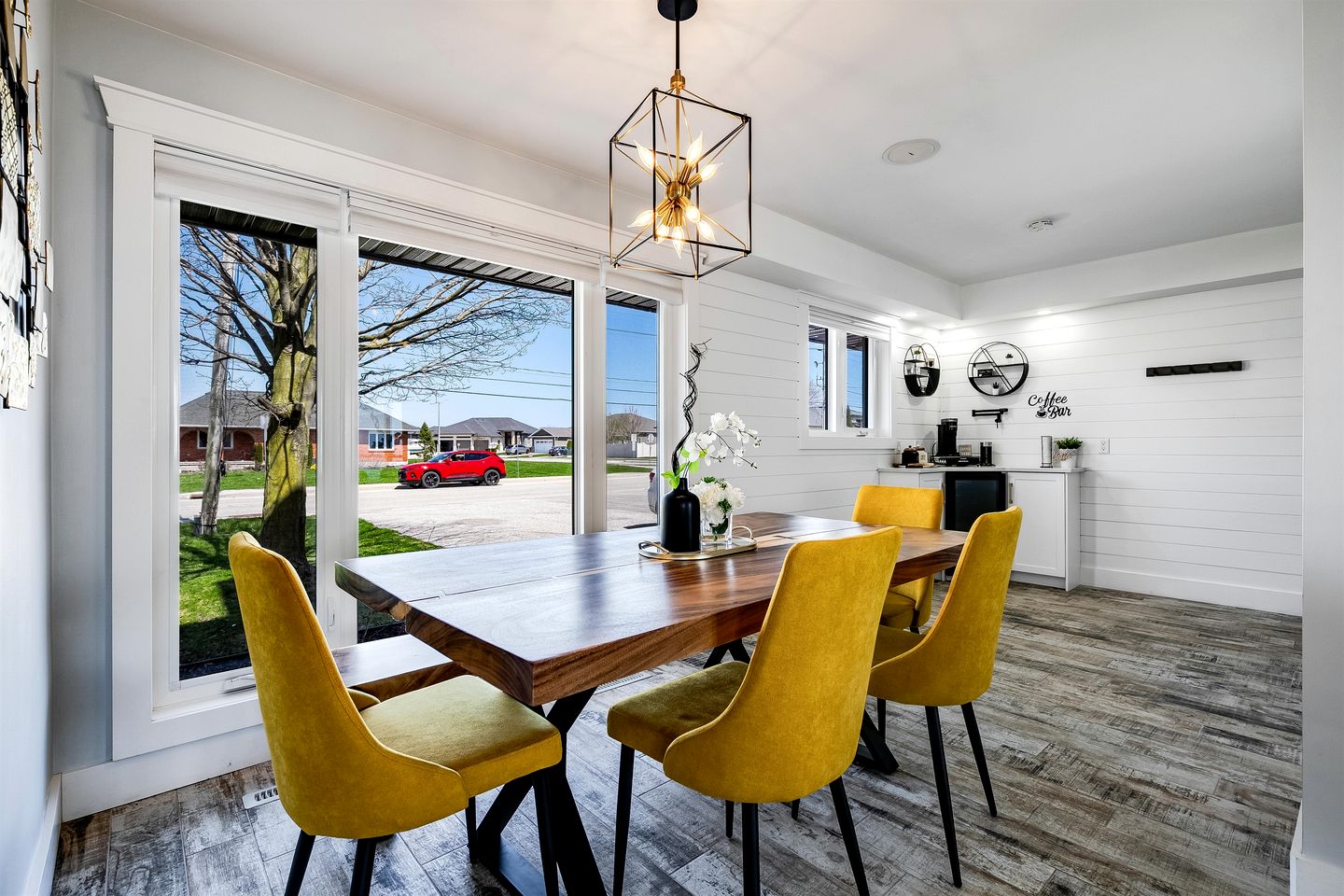 Charming Lakefront Vacation Rental on Lake Erie for a Memorable Family Escape in Leamington, Ontario