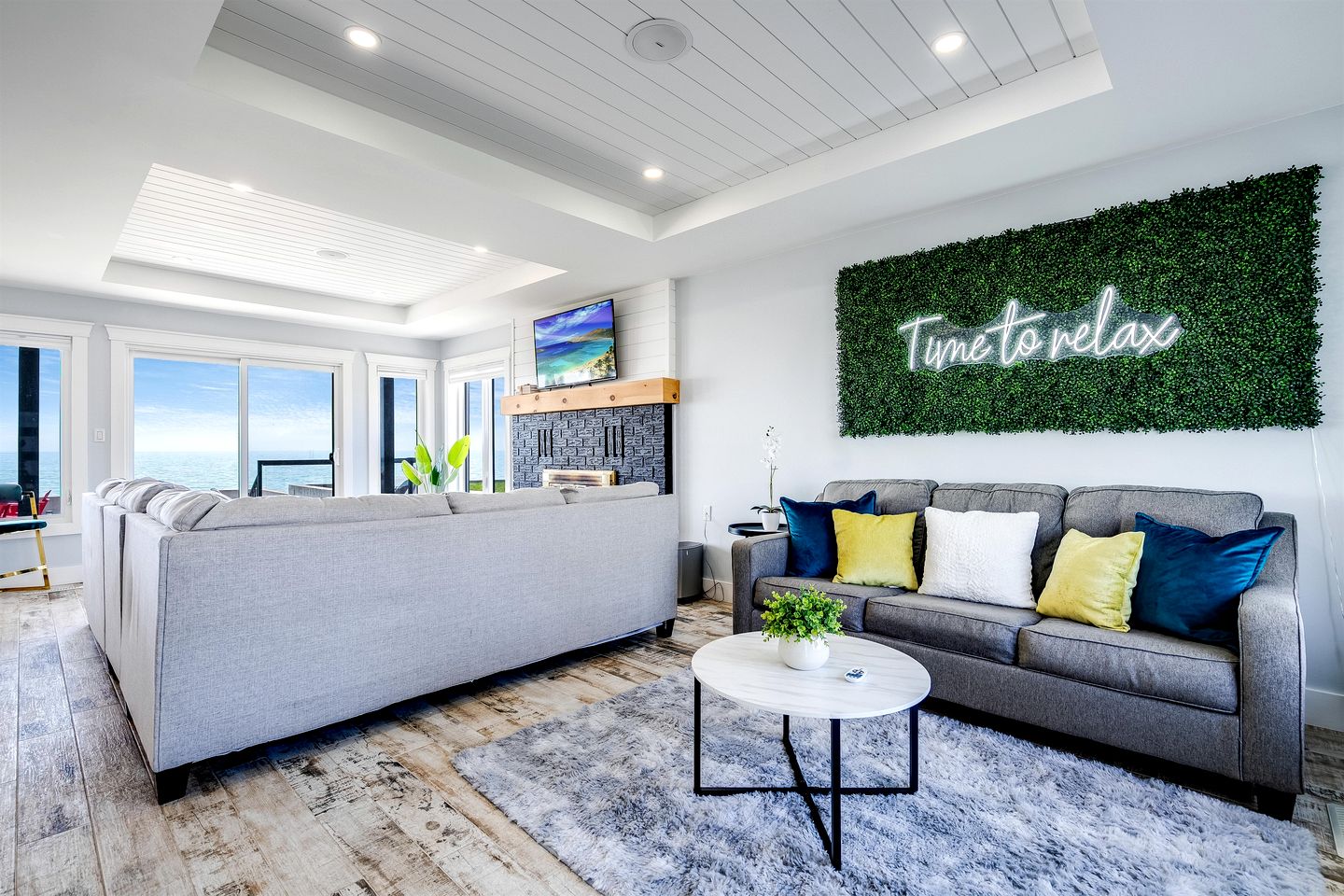 Charming Lakefront Vacation Rental on Lake Erie for a Memorable Family Escape in Leamington, Ontario