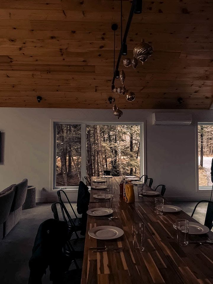 Charming Villa with Hot-Tub, Amazing Outdoor Living Area, Pool Table and Foosball Table in Newport, Quebec