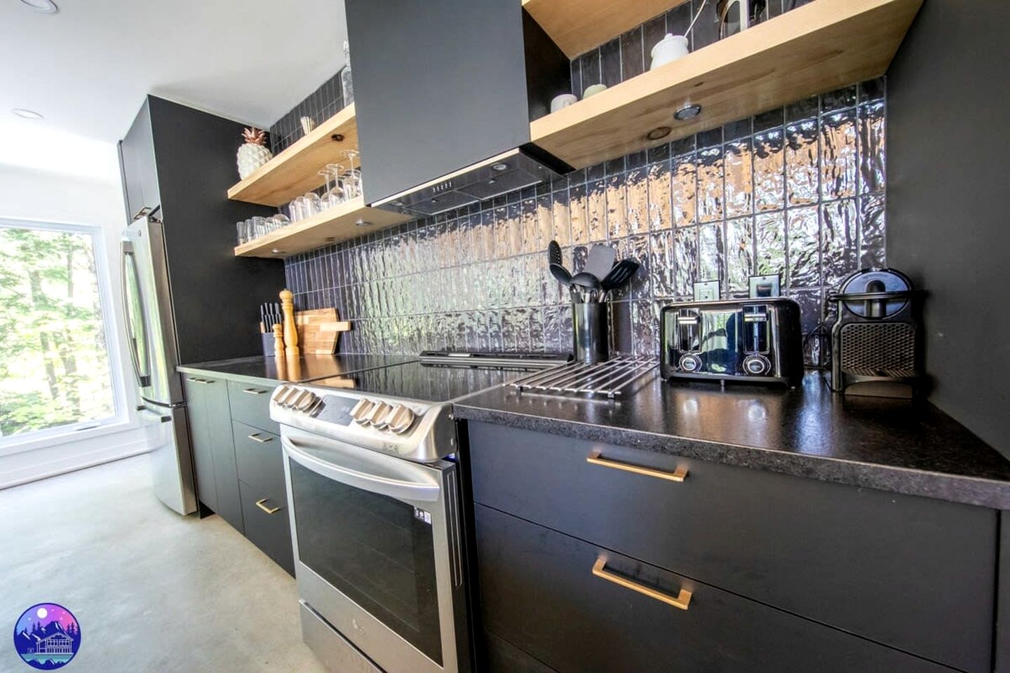 Charming Villa with Hot-Tub, Amazing Outdoor Living Area, Pool Table and Foosball Table in Newport, Quebec