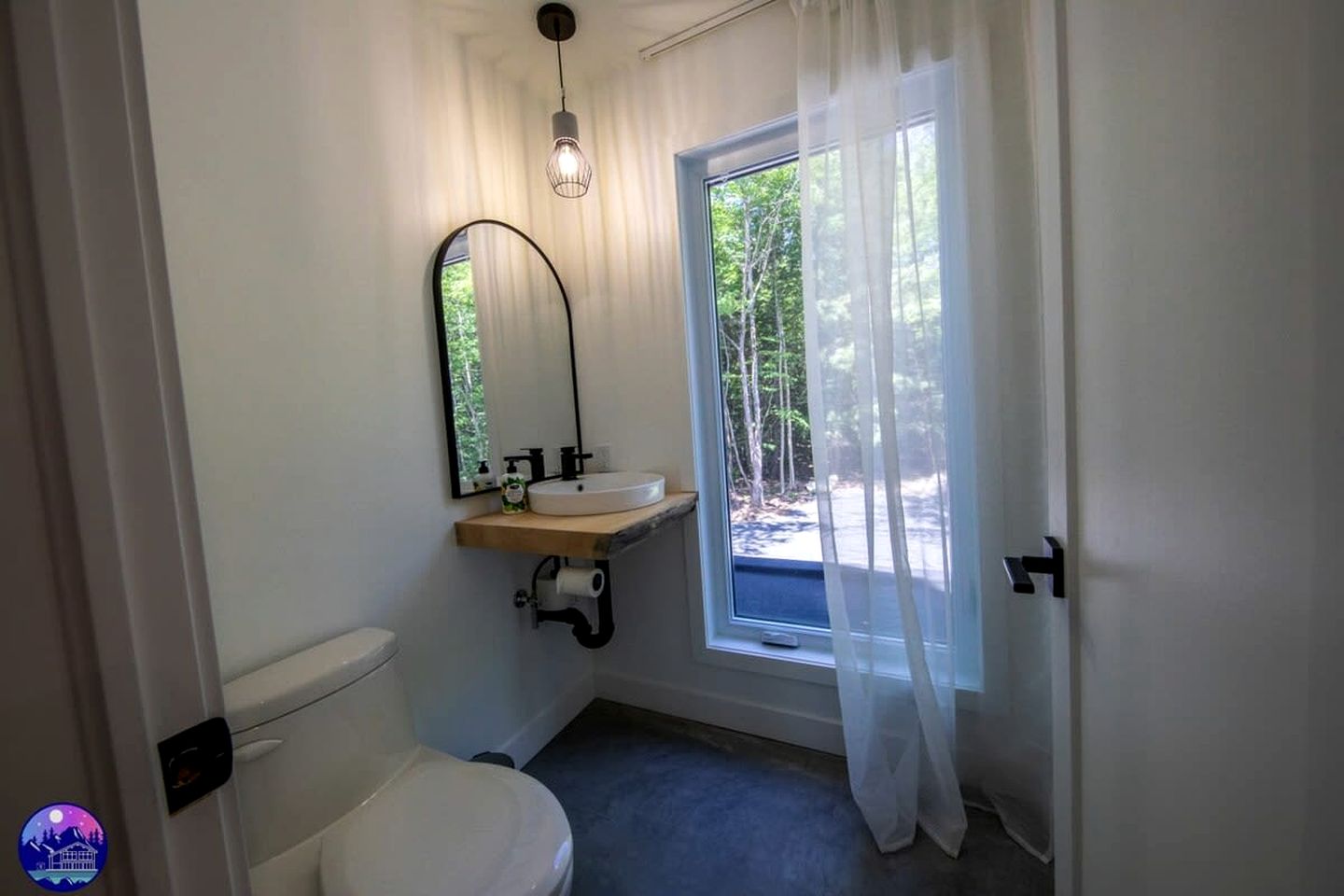 Charming Villa with Hot-Tub, Amazing Outdoor Living Area, Pool Table and Foosball Table in Newport, Quebec
