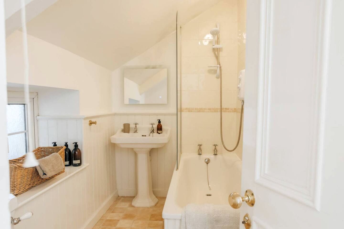 Charming Welsh Cottage with Log Burner & Garden near Tenby, Pembrokeshire