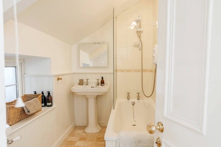 Cottages (United Kingdom, Tenby, Wales)