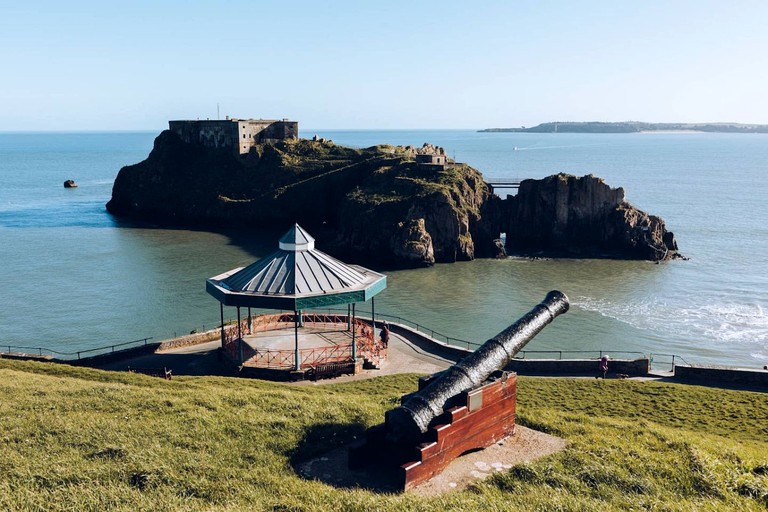Cottages (United Kingdom, Tenby, Wales)