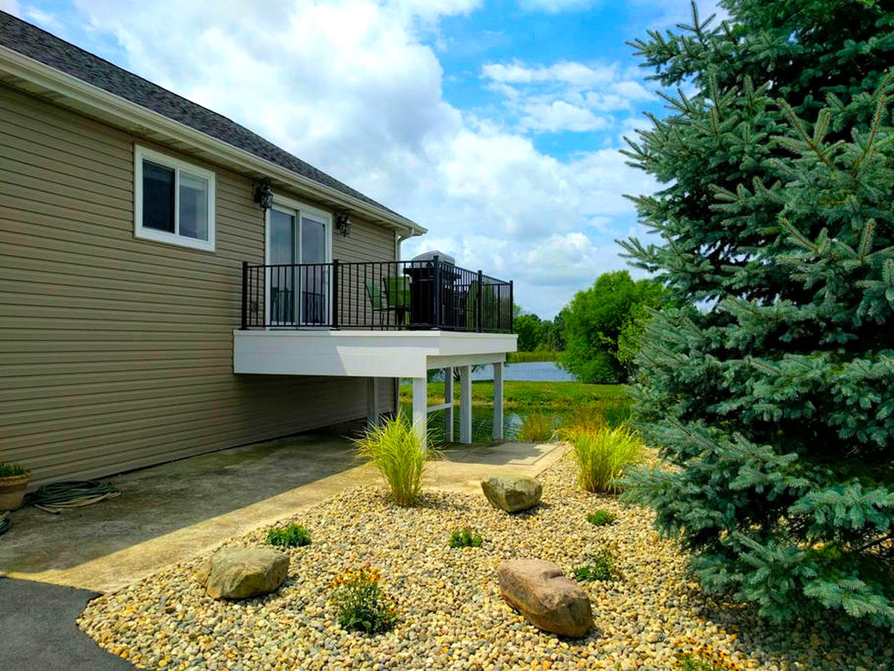 Charming Waterfront Cottage with Fishing and Kayaking near Salamonie River State Forest, Indiana