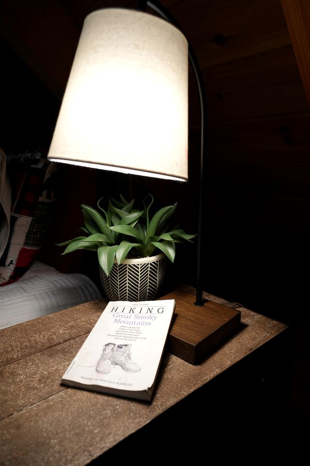 Charming Wooden Cabin with Hot-tub in Sevierville, Tennessee