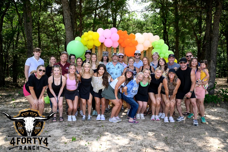 Cabins (United States of America, Alvord, Texas)