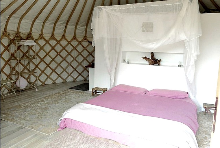 Yurts (Toscolano-Maderno, Lombardy, Italy)