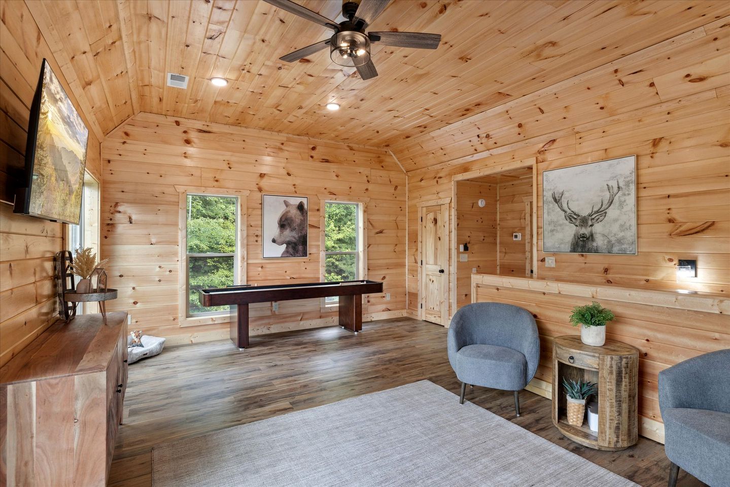 Impressive Cabin Retreat with Game Room and Beautiful Exterior Living Space in Sevierville, Tennessee