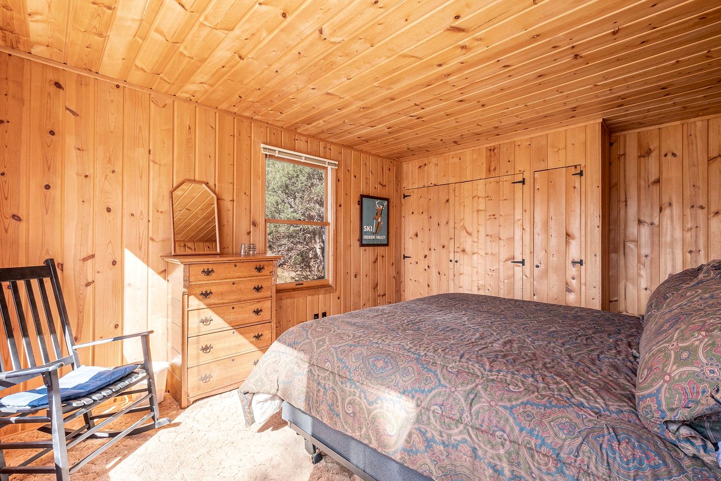 Delightful Rustic Cabin with Fireplace and Spectacular Mountain Views in Estes Park, Colorado