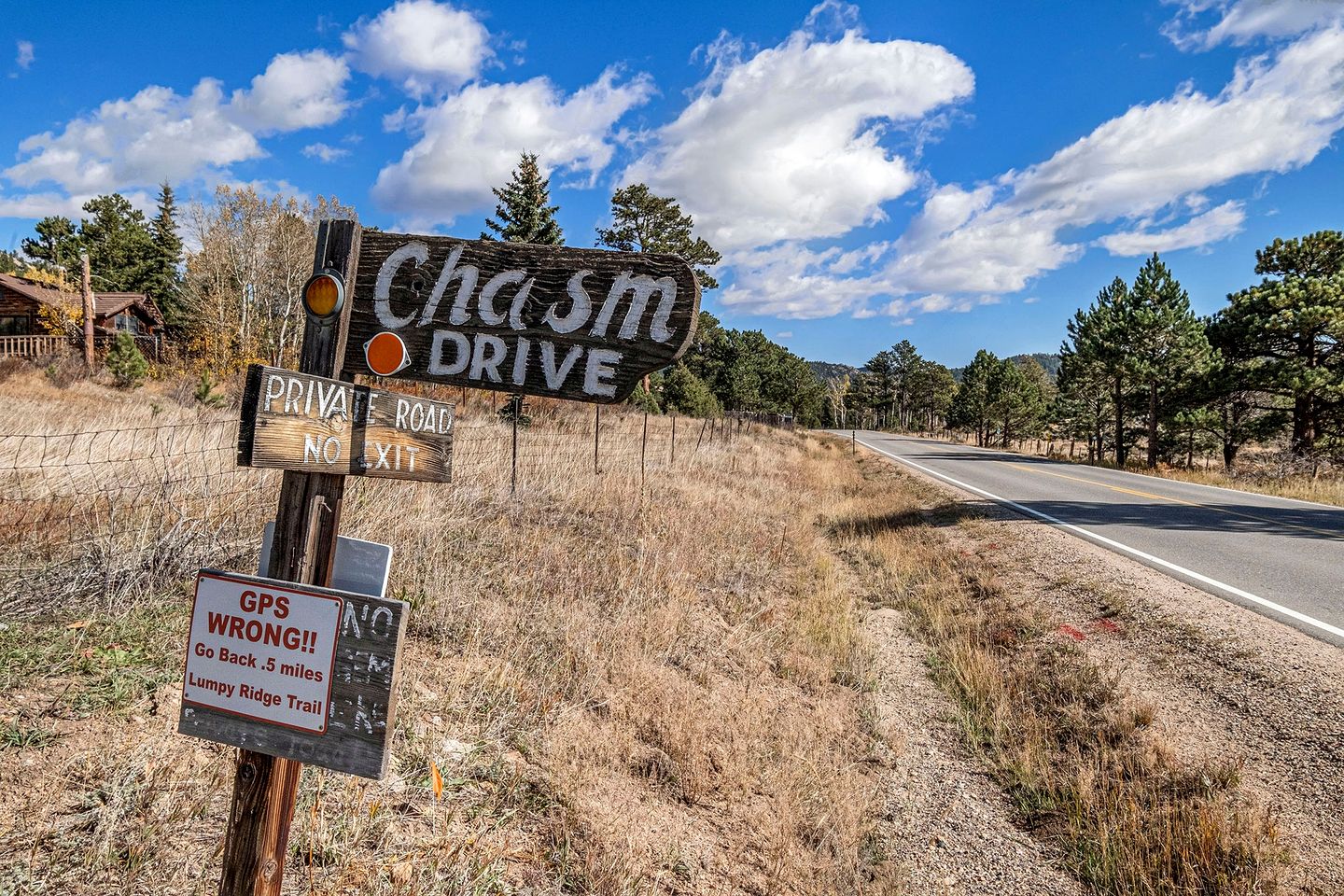 Delightful Rustic Cabin with Fireplace and Spectacular Mountain Views in Estes Park, Colorado