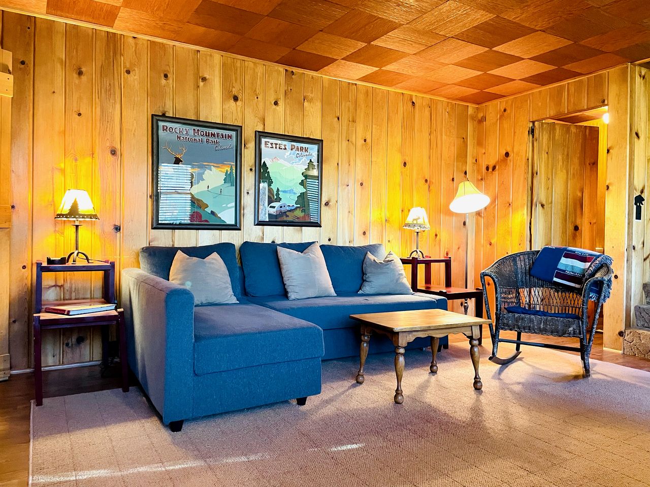 Delightful Rustic Cabin with Fireplace and Spectacular Mountain Views in Estes Park, Colorado