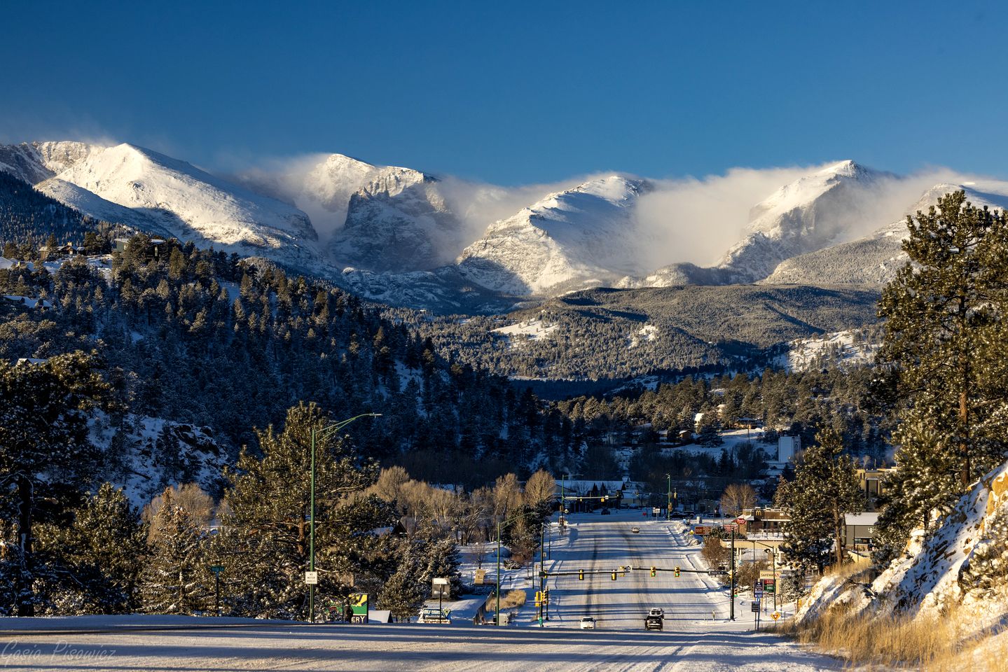 Delightful Rustic Cabin with Fireplace and Spectacular Mountain Views in Estes Park, Colorado