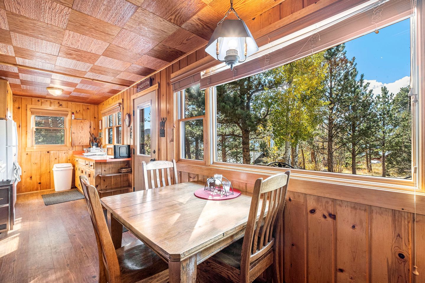 Delightful Rustic Cabin with Fireplace and Spectacular Mountain Views in Estes Park, Colorado