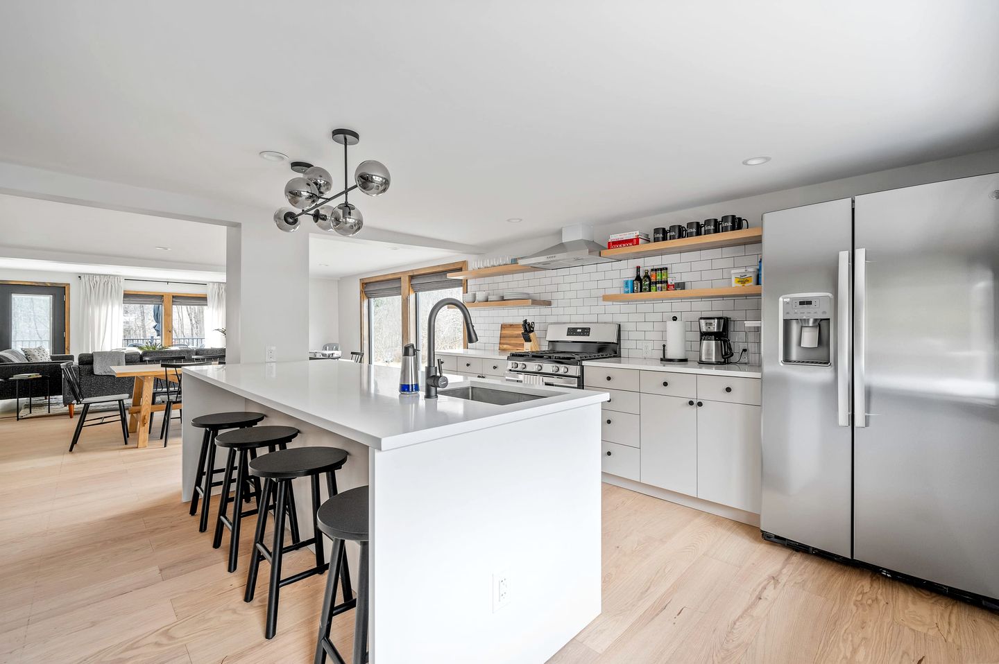 Luminous Cabin with Outdoor Private Deck and BBQ in NY