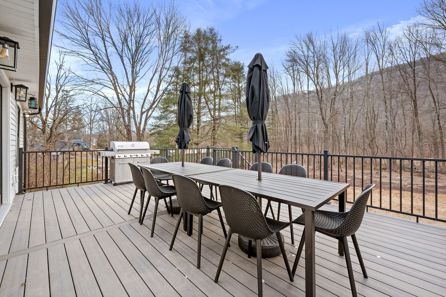 Luminous Cabin with Outdoor Private Deck and BBQ in NY