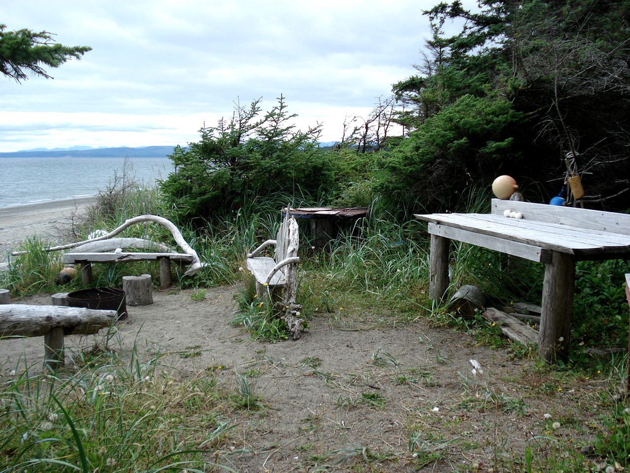 Spacious and Charming Cottage with Beach Access in Secluded Queen Charlotte, British Columbia, Canada