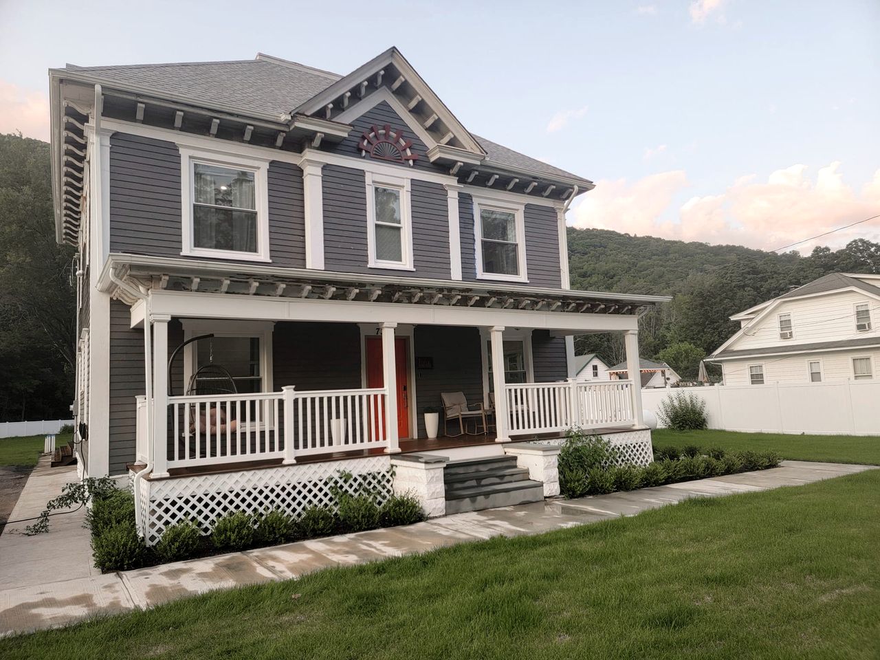 Splendid Ski Cabin with Pool Table, Jacuzzi and Large Backyard in New York