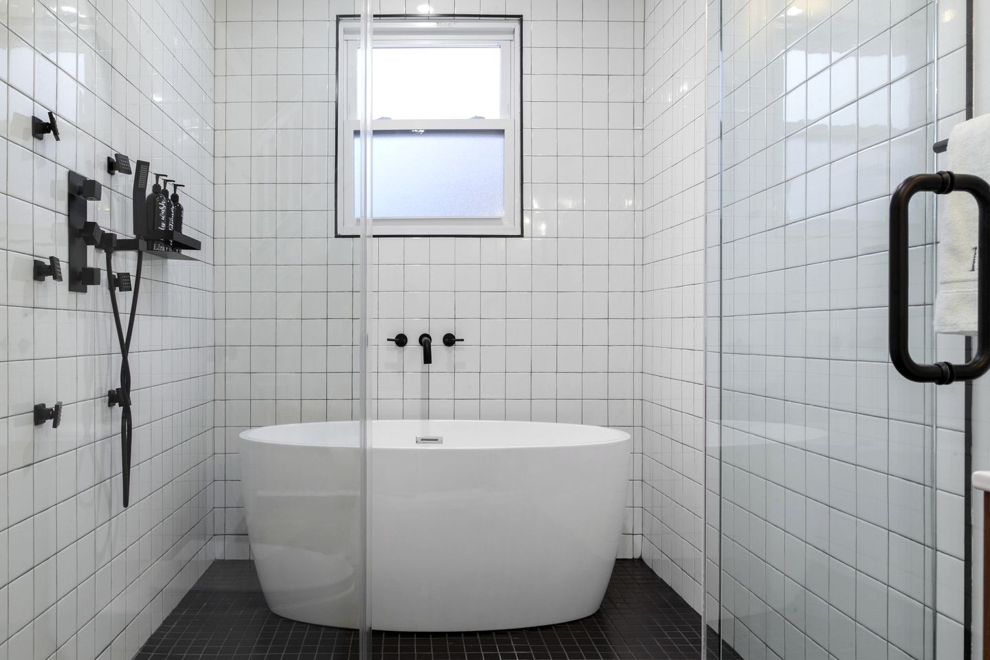 Splendid Ski Cabin with Pool Table, Jacuzzi and Large Backyard in New York