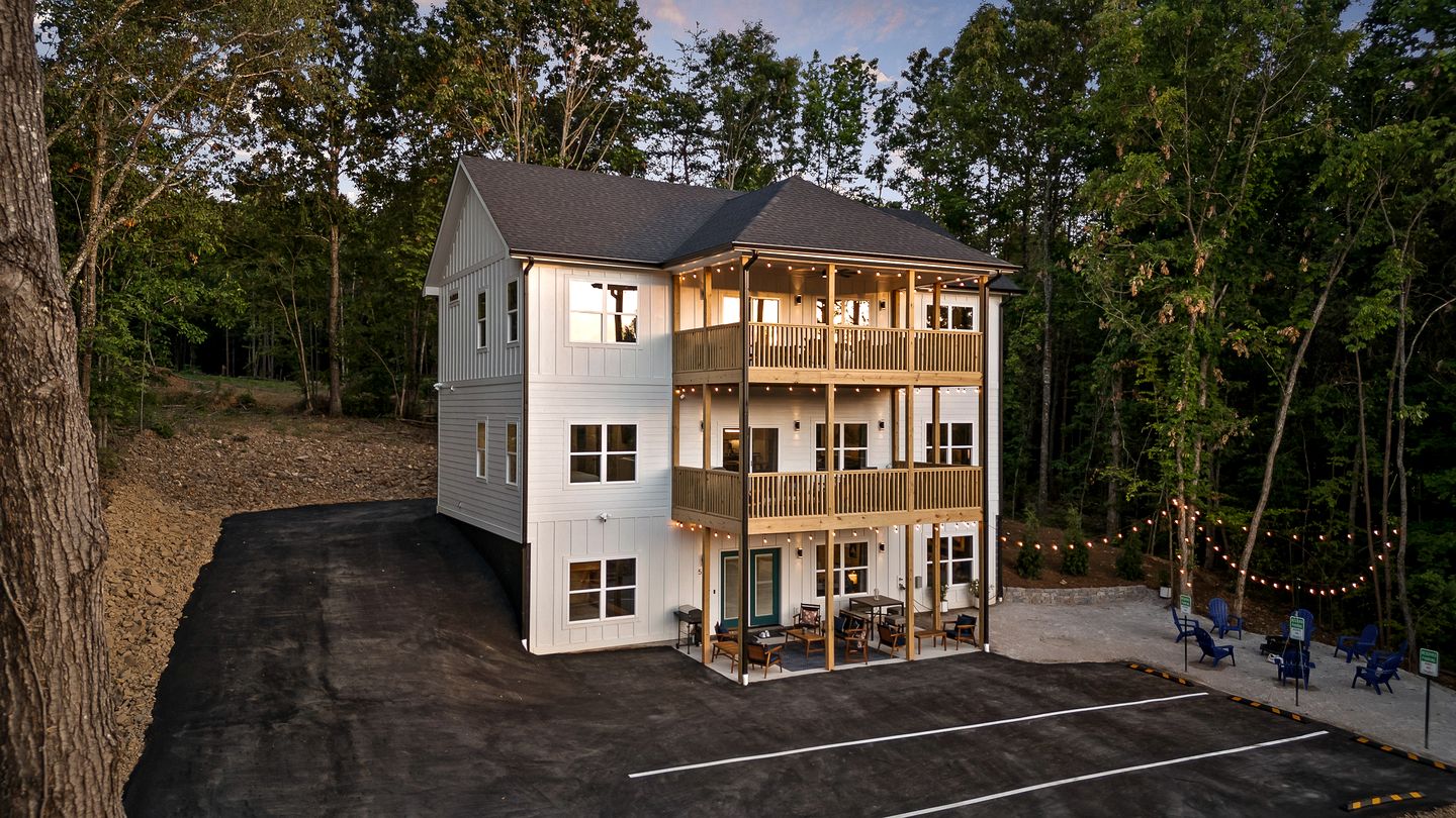 Gorgeous Cabin Surrounded by Trees in Fairview, Georgia