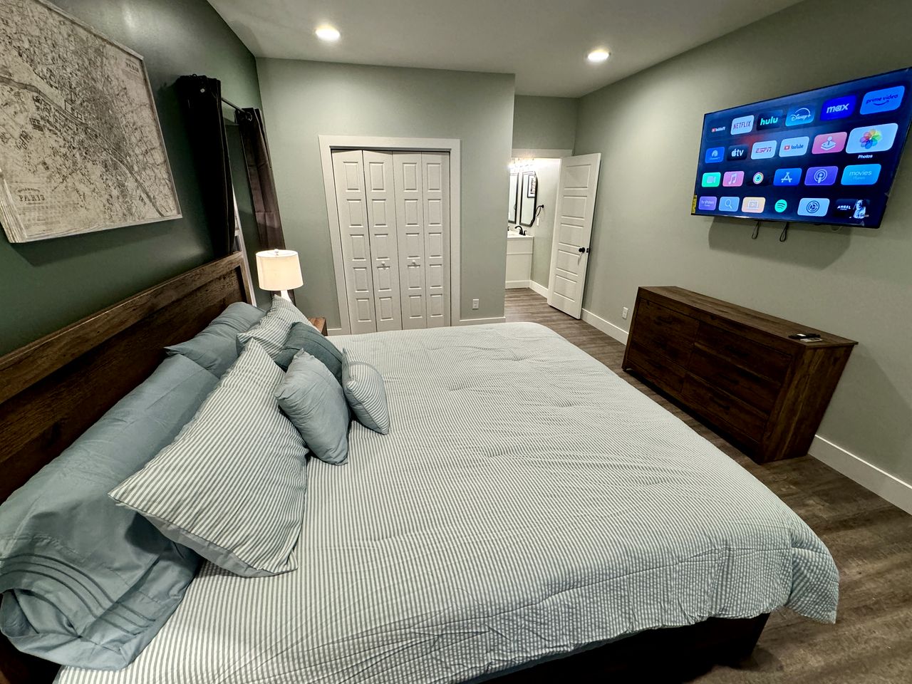 Gorgeous Cabin Surrounded by Trees in Fairview, Georgia