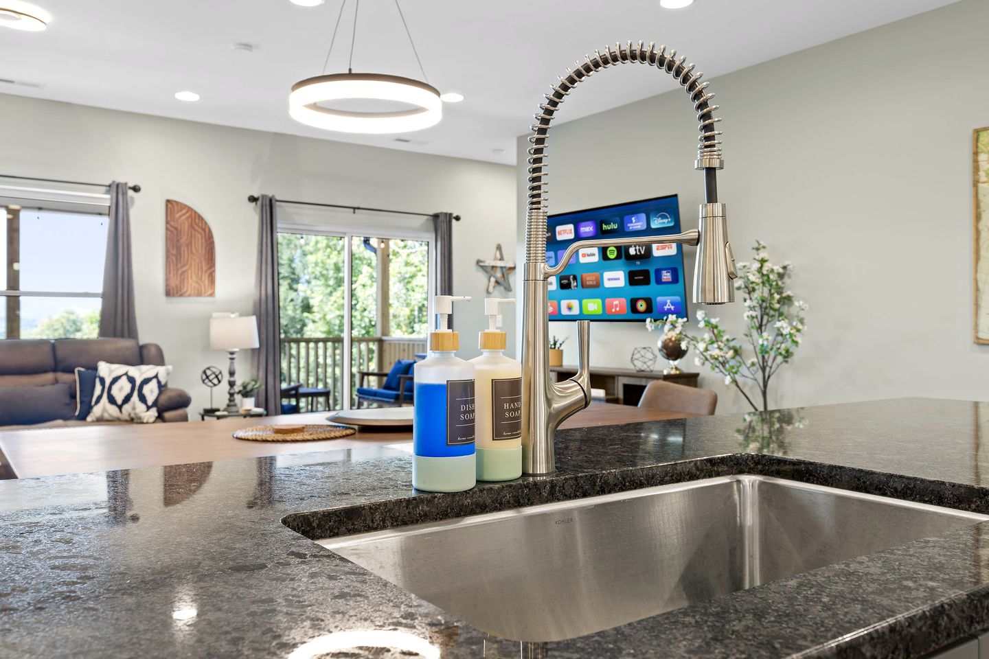 Gorgeous Cabin Surrounded by Trees in Fairview, Georgia