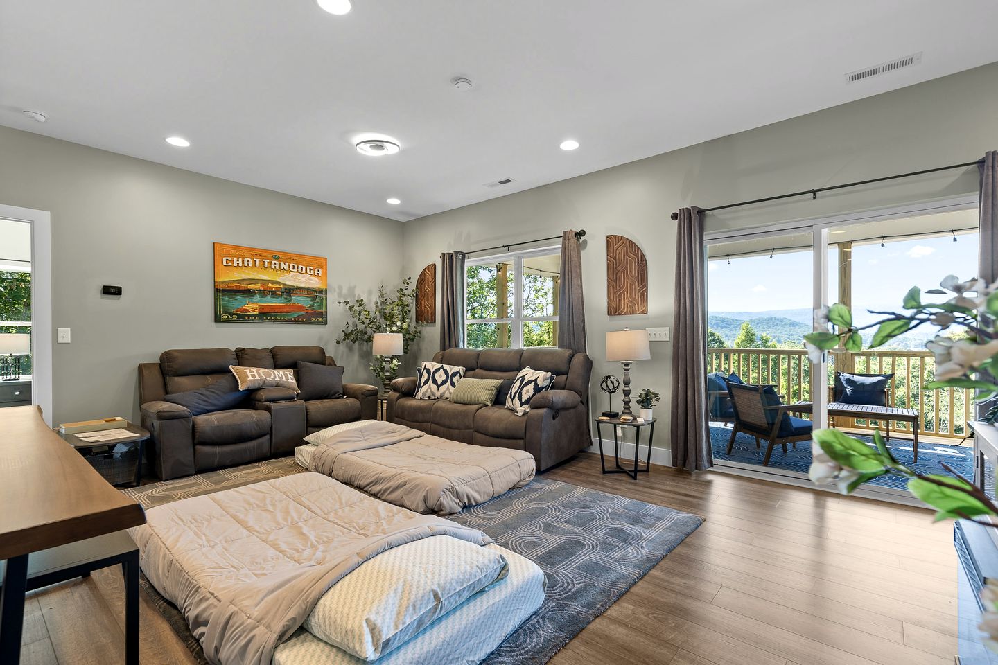 Gorgeous Cabin Surrounded by Trees in Fairview, Georgia
