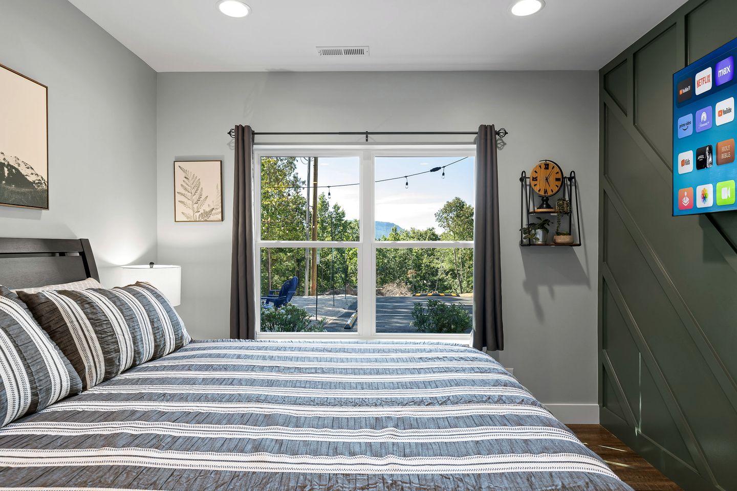 Magnificent Cabin Settled Among Trees in Fairview, Georgia